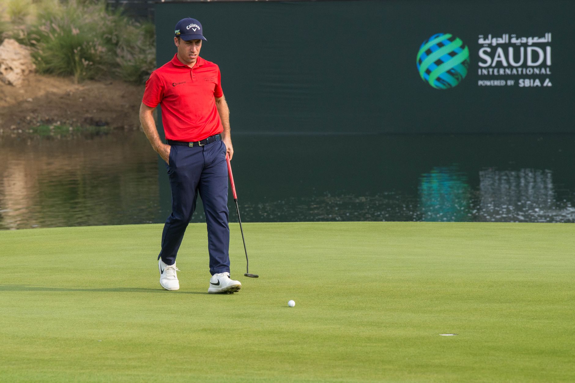 Rory McIlroy Keeps Pace at DP World India Championship