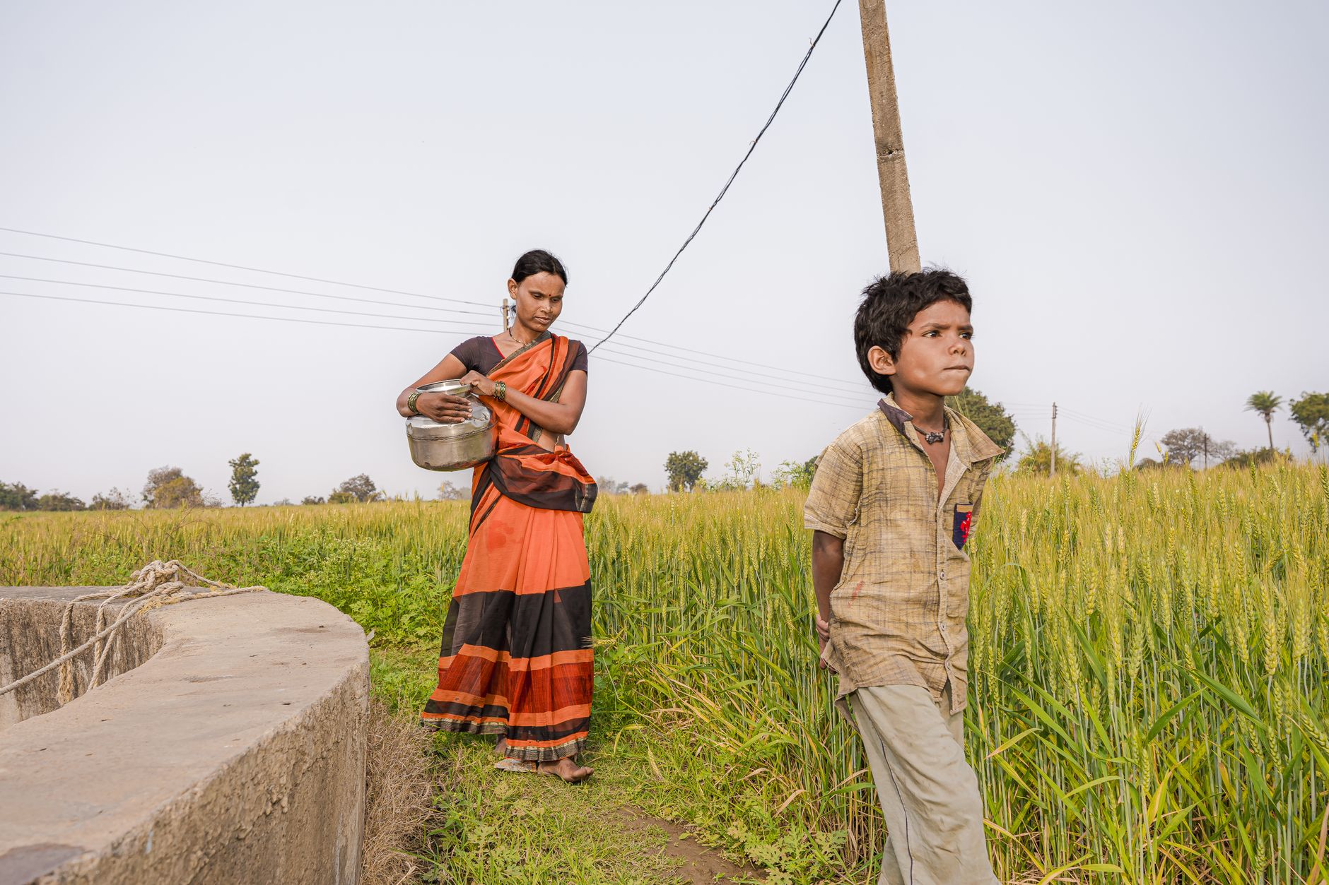 Barefoot Triumph: Mum in Sari Wins Race for Daughters' Education
