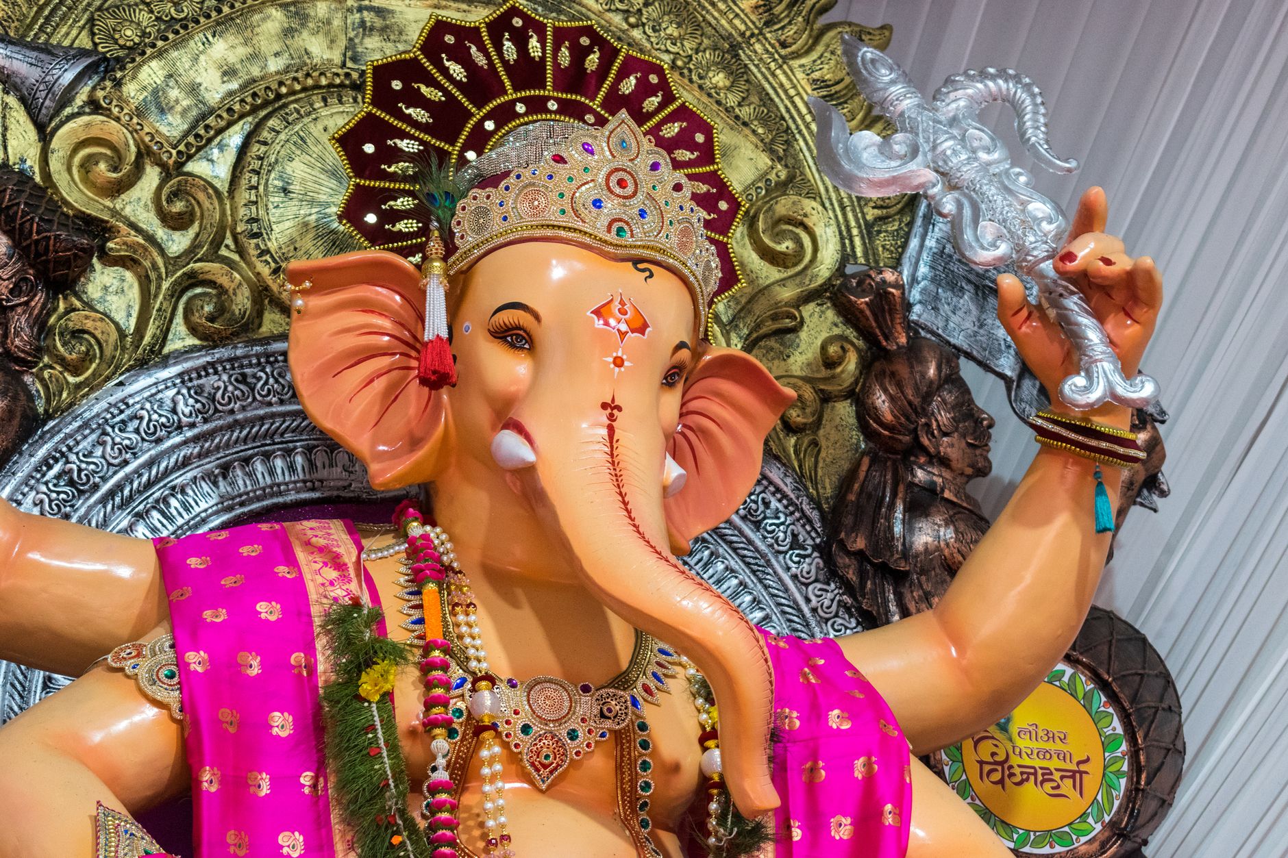 Rajpal Yadav Joins Devotees in Lalbaugcha Raja Queue