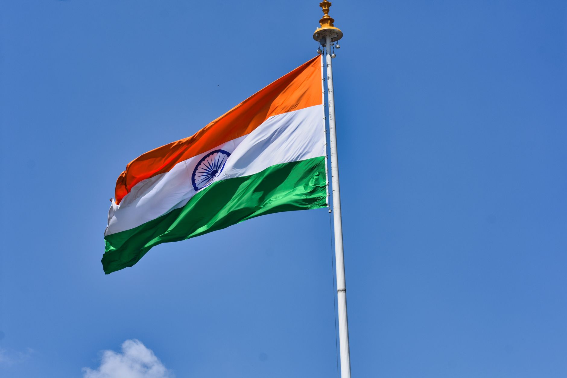 Tiranga Tensions: Yogi Adityanath and Congress Spar Over Flag in UP