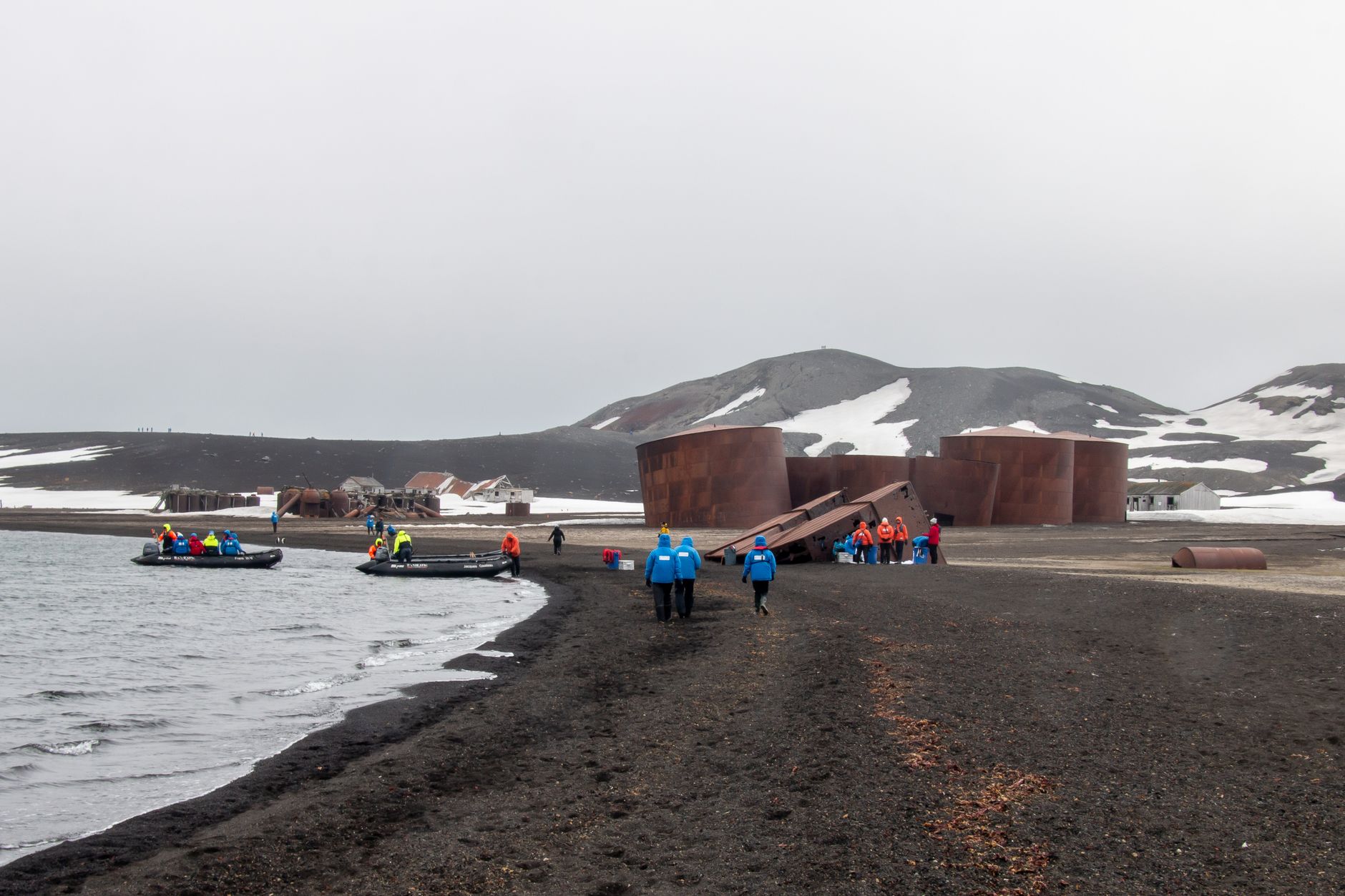 Antarctica's Gold-Dusted Skies: A Volcanic Phenomenon