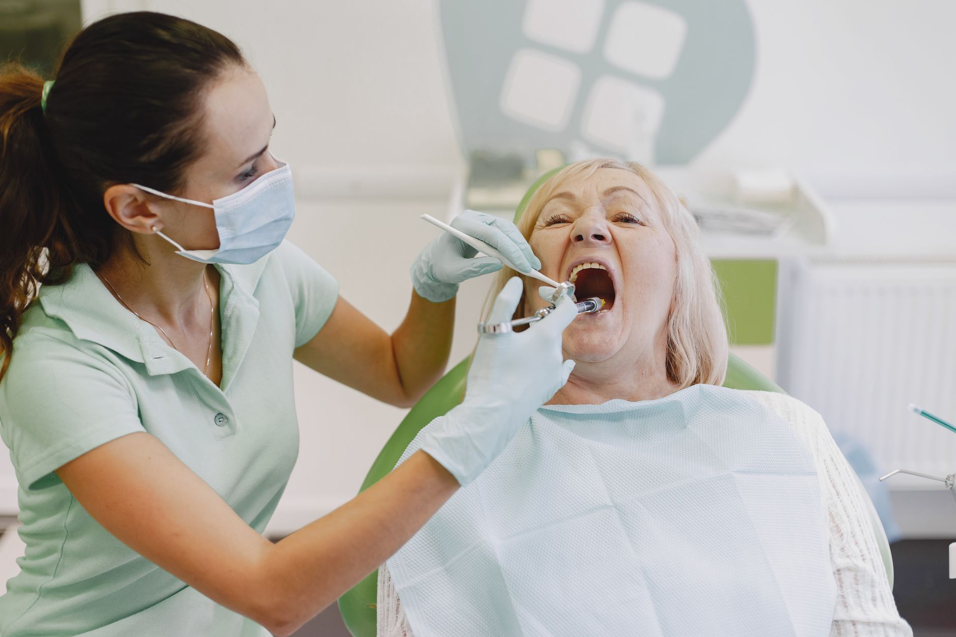 Menopause Strategy Fails to Address Dental Health Concerns