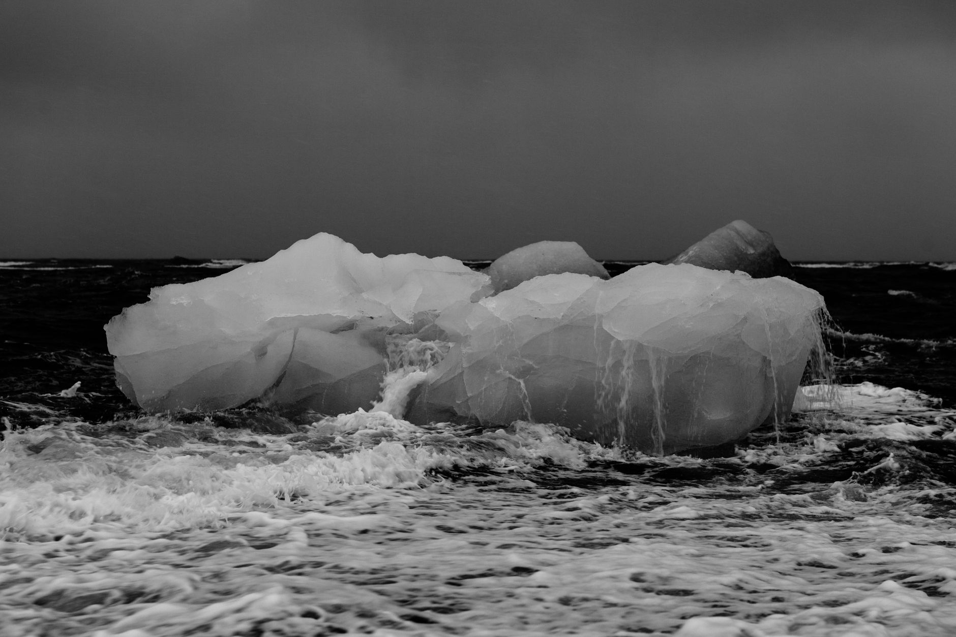 Time Unveiled in Mini-Universe, Arctic Ice Strengthened, Historic Grave Discovered