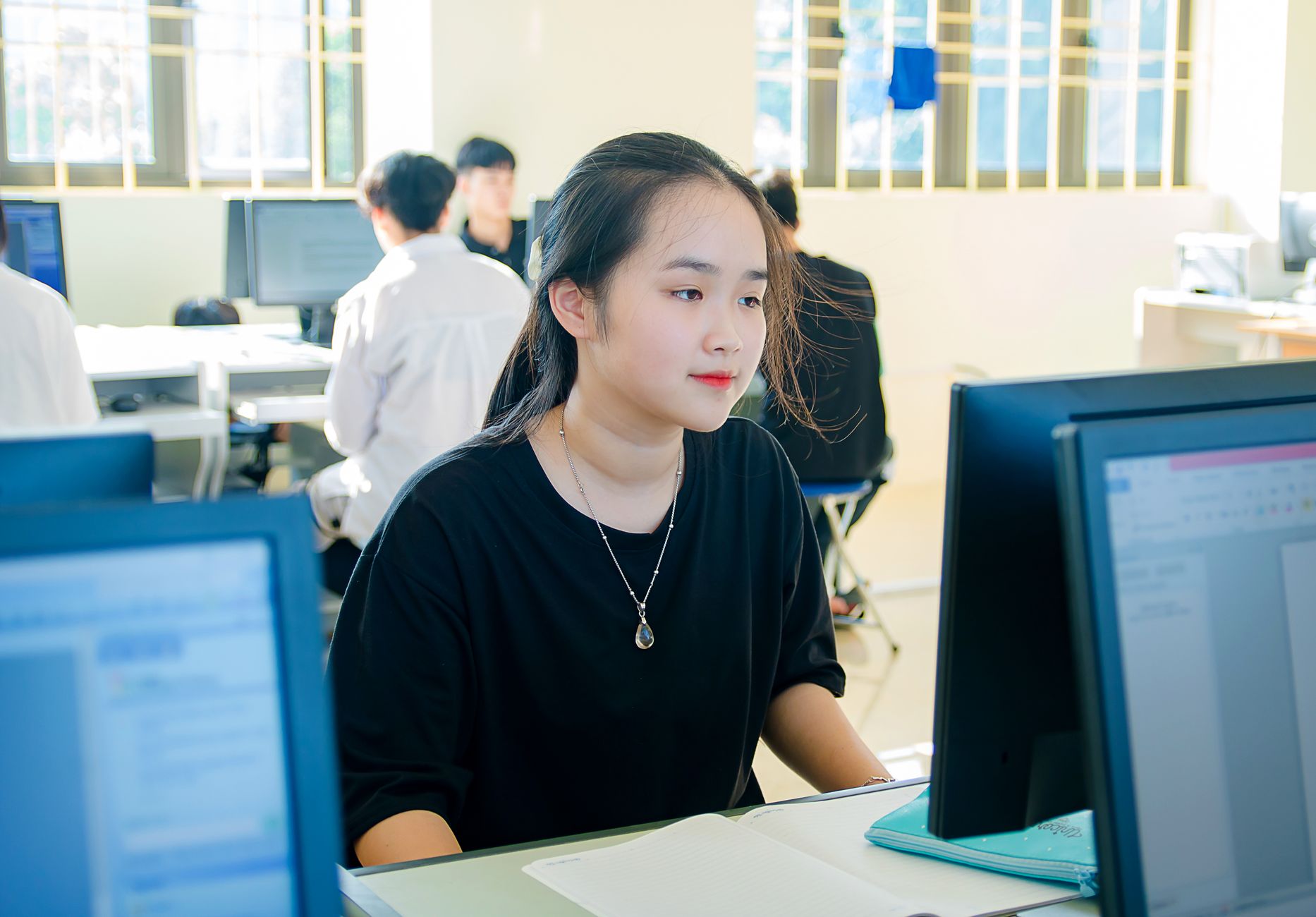 Peng Liyuan Urges Global Push for Women's Digital Education