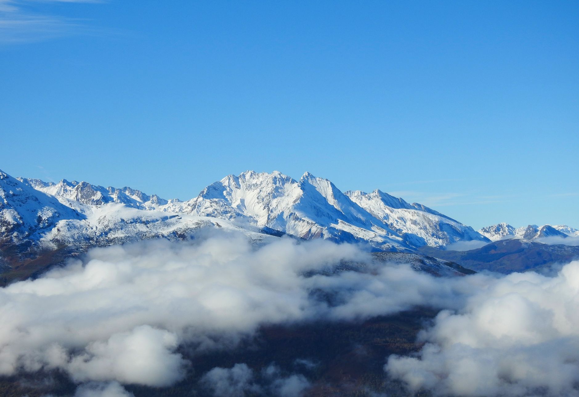 Mountains' Secrets: Unveiling Hydrogen's Hidden Treasure