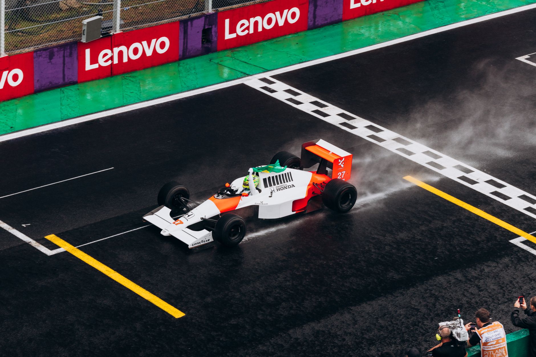 Hamilton Edges Out Verstappen in Thrilling US GP Practice
