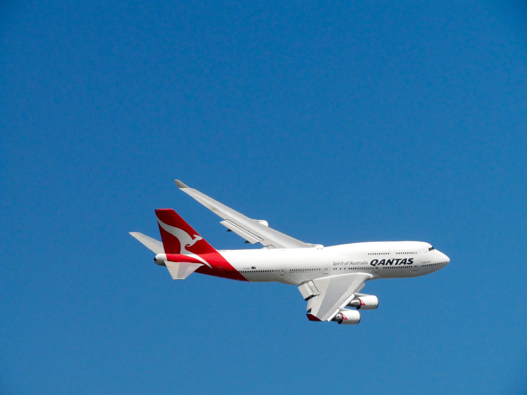 Qantas' 20-Hour Flight Gamble: The Science of Sleep and Light