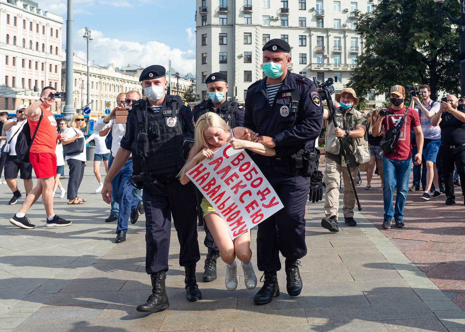 Moscow Police Detain Protesters at Communist Rally for Political Freedom