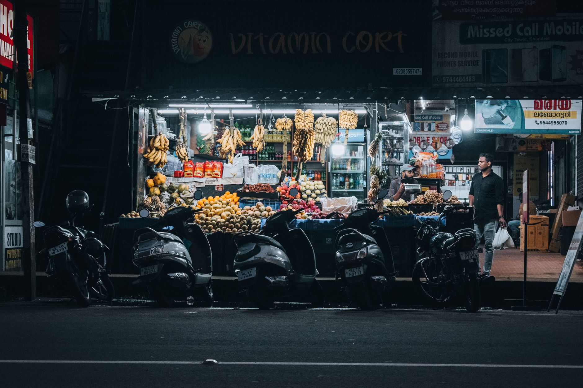 Kerala's Small Shops Battle Against Retail Giants and Quick-Commerce