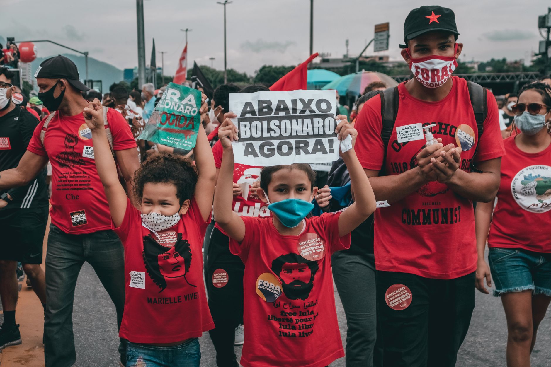 Thousands Rally in Rio Against Bolsonaro's Education Cuts