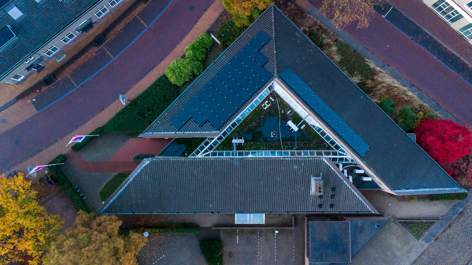 Dutch Breakthrough: Laser Tech Revives Solar Panel Recycling