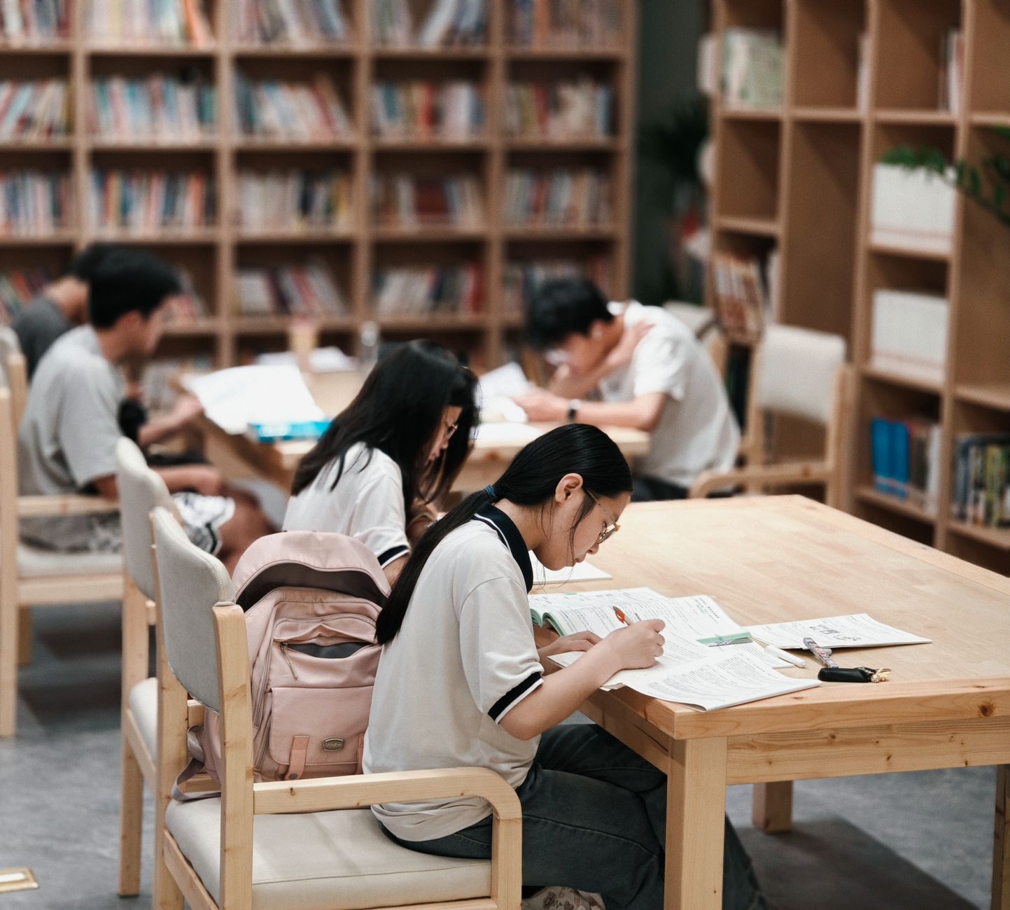 AI Boosts Homework Scores but Exam Marks Tumble, Study Reveals