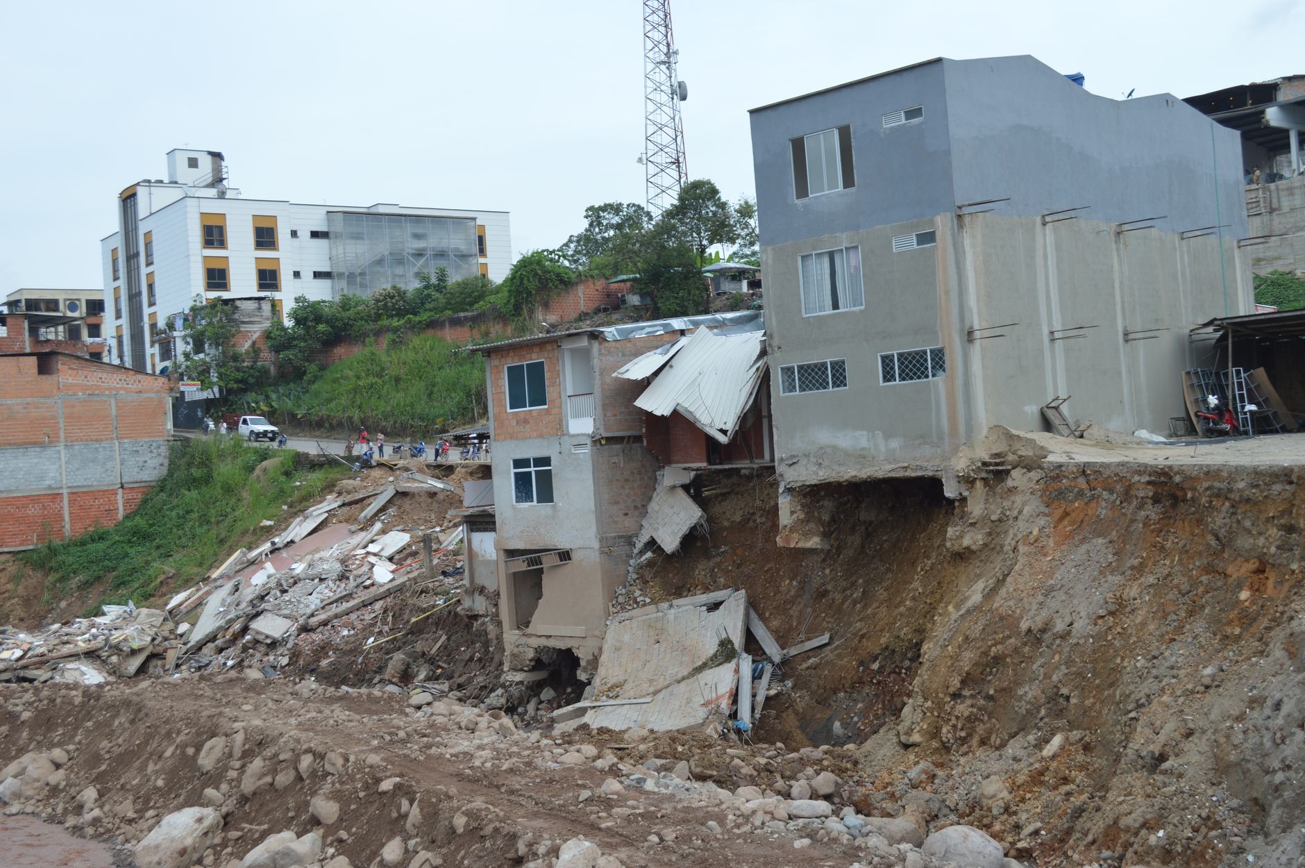 Colombia Reels as Powerful Earthquake Claims 132 Lives
