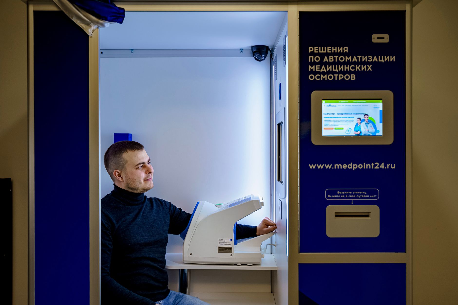 AI's Role in Modern Healthcare: A Delicate Balance