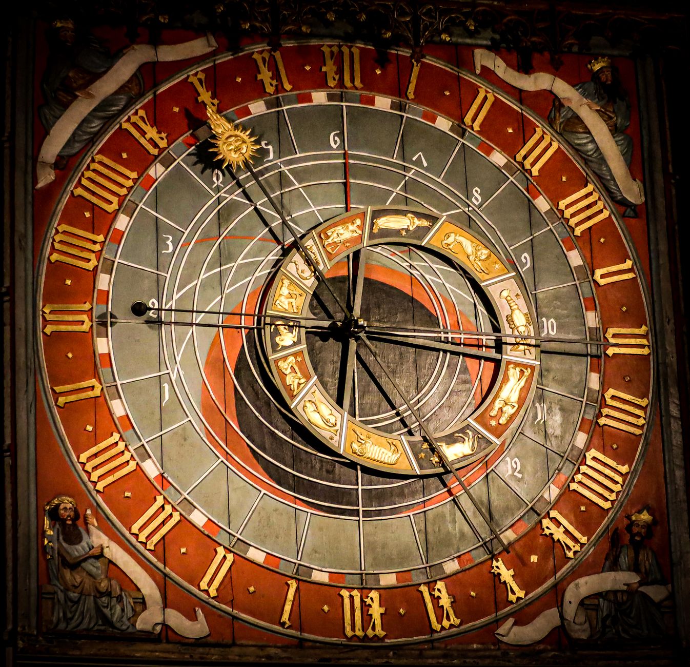 Tiny Universe Experiment Challenges Time's Dependence on Clocks