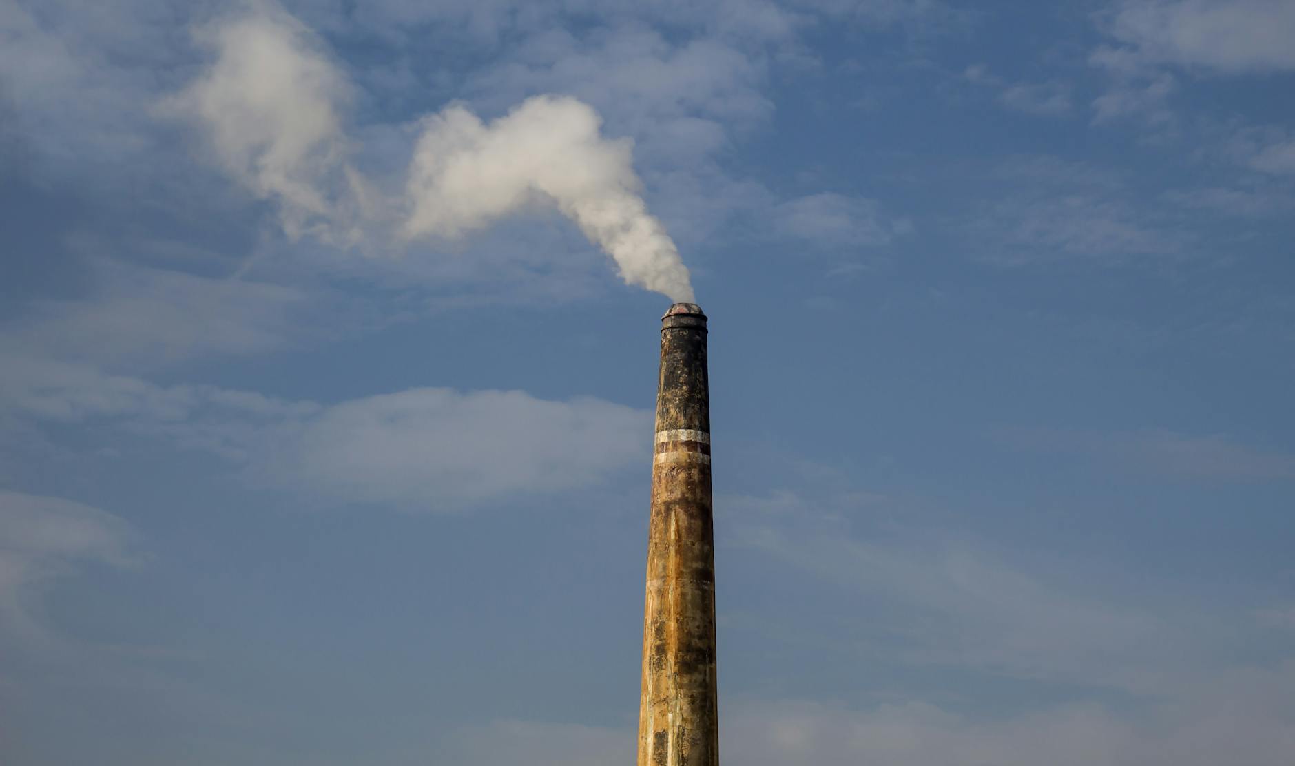 Minister Yadav Urges Swift Action Against Delhi's Air Pollution