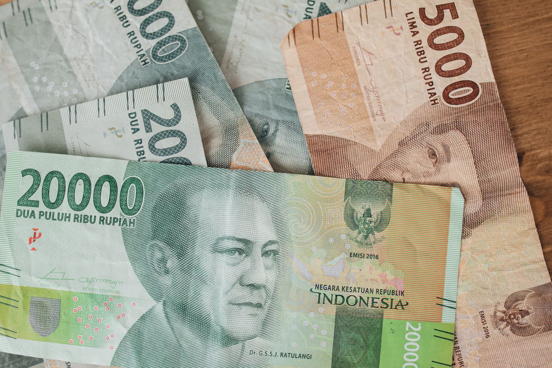 Indonesia's Wealthiest Family Transfers $1 Billion Offshore