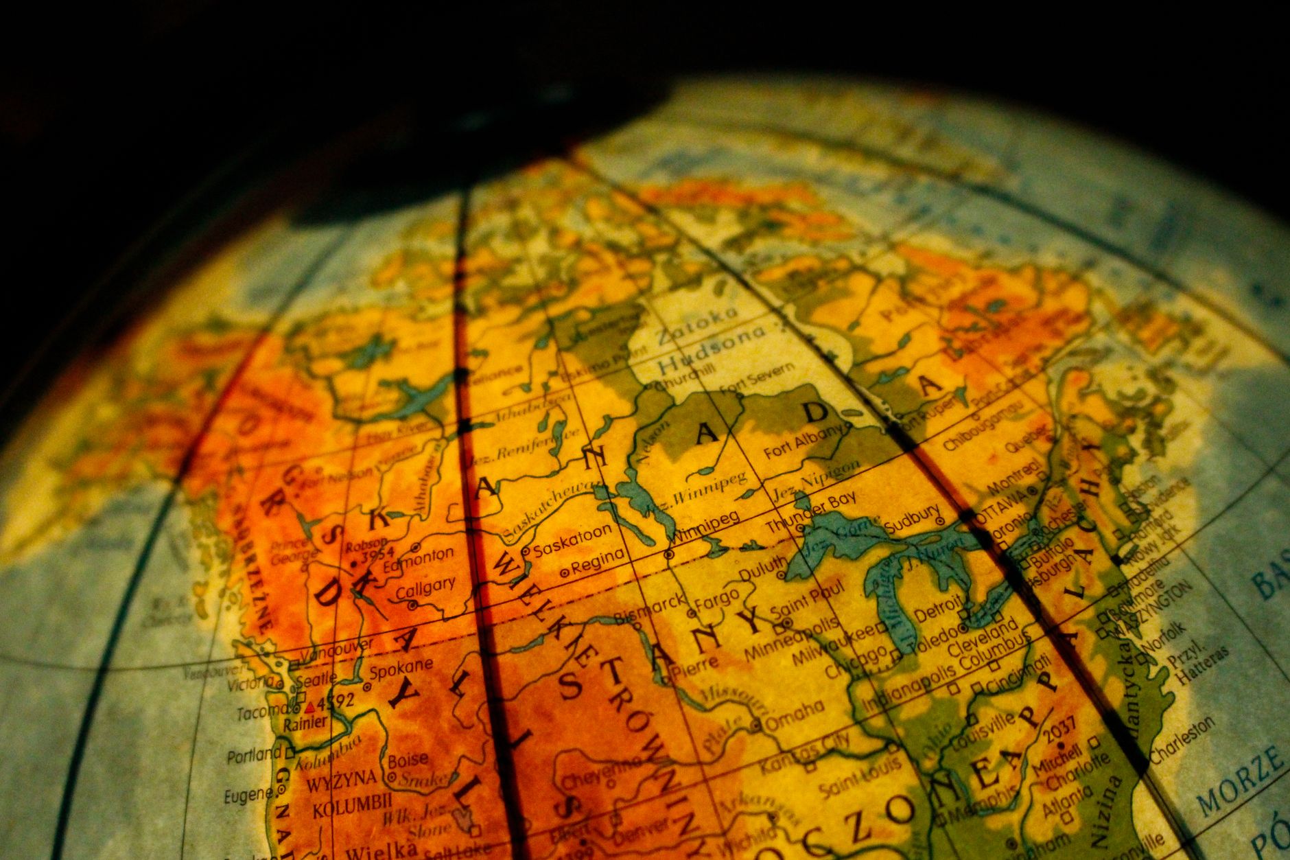 The Unequal Power Dynamics Shaping Global Science