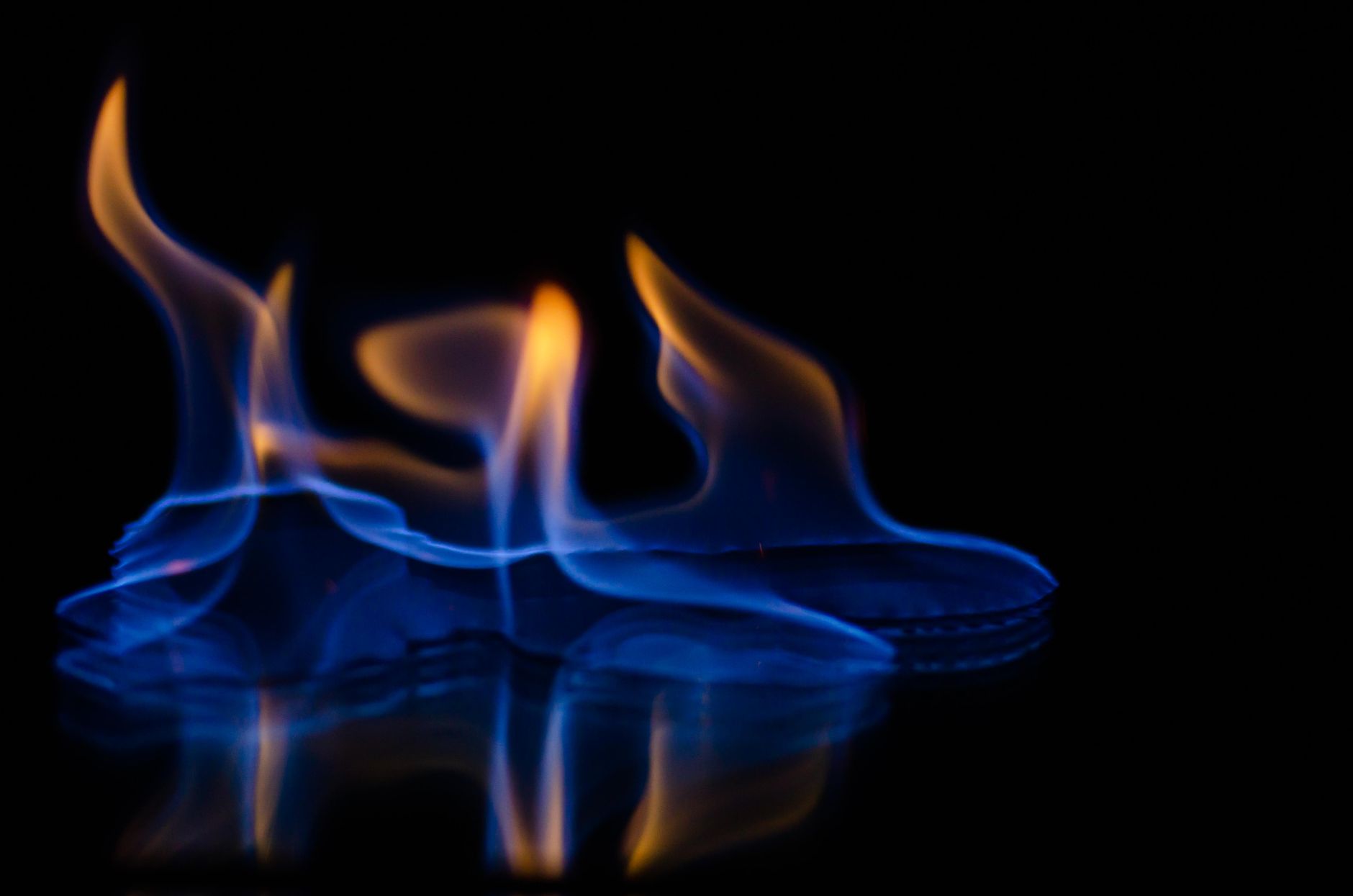 Quantum Heat Waves at Room Temperature: A Scientific Milestone