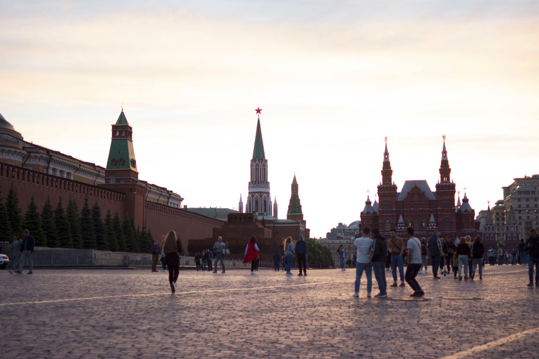 Putin Praises BRICS as Economic Powerhouse, Critiques G7 Performance