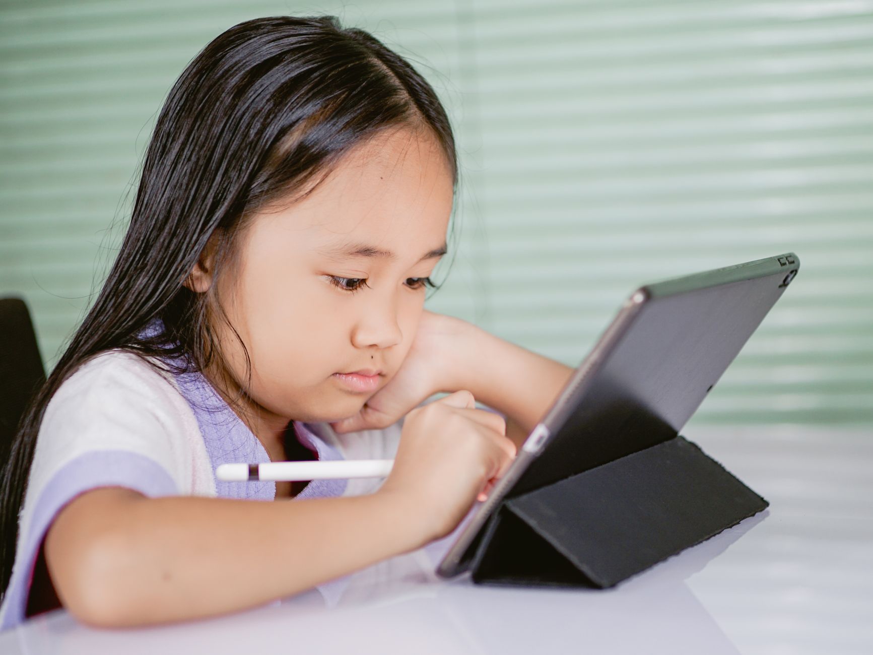 NYC Schools Halt AI Use for Young Students Under New Policy