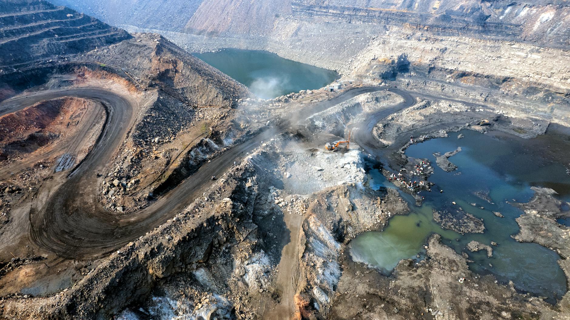 Hazaribagh's Illegal Mining: A Threat to the Right to Clean Air