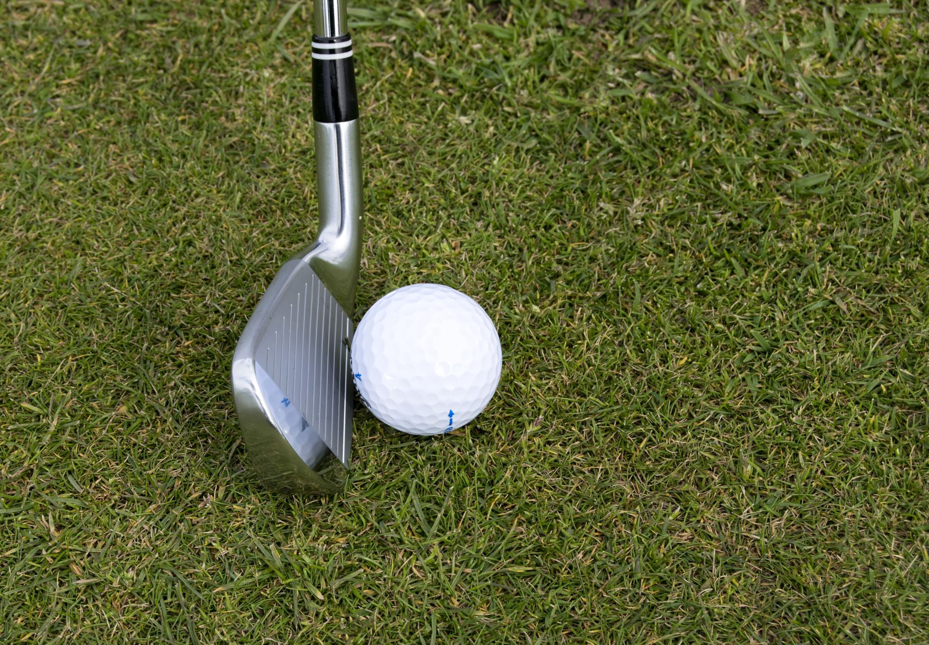 McIlroy Lags Behind Amidst Stormy Start at DP World India Championship