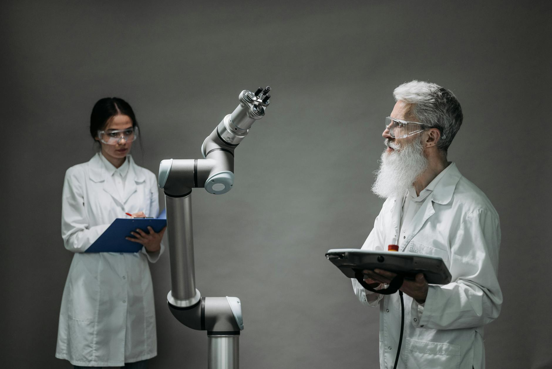 Robots Take the Reins in Cutting-Edge Autonomous Labs