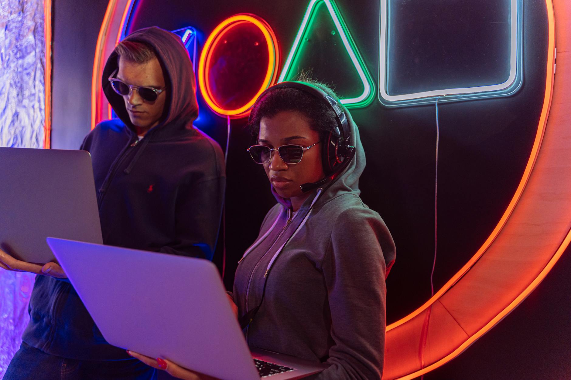 Privacy Concerns Shadow Meta's Smart Glasses Success