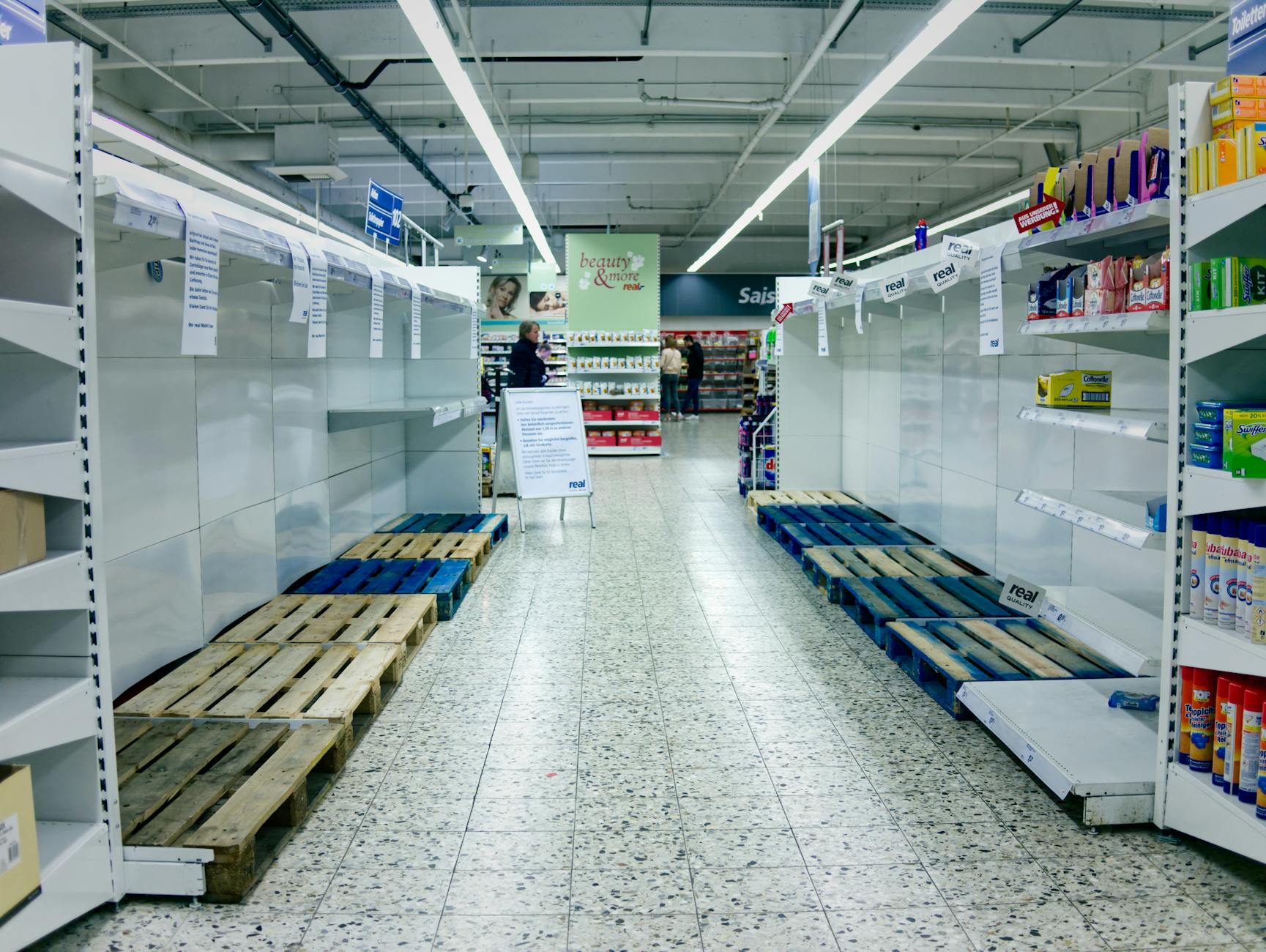 Reliance Predicts Bumpy Ride for Retail with Bright Horizons Ahead