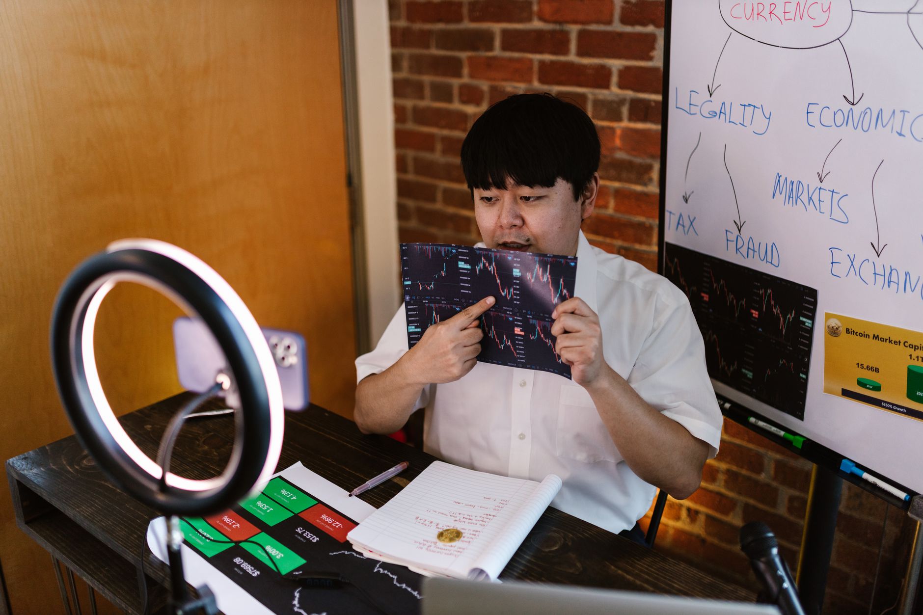 From Dropout to Influencer: Geng Hongwei's Scientific Revelations