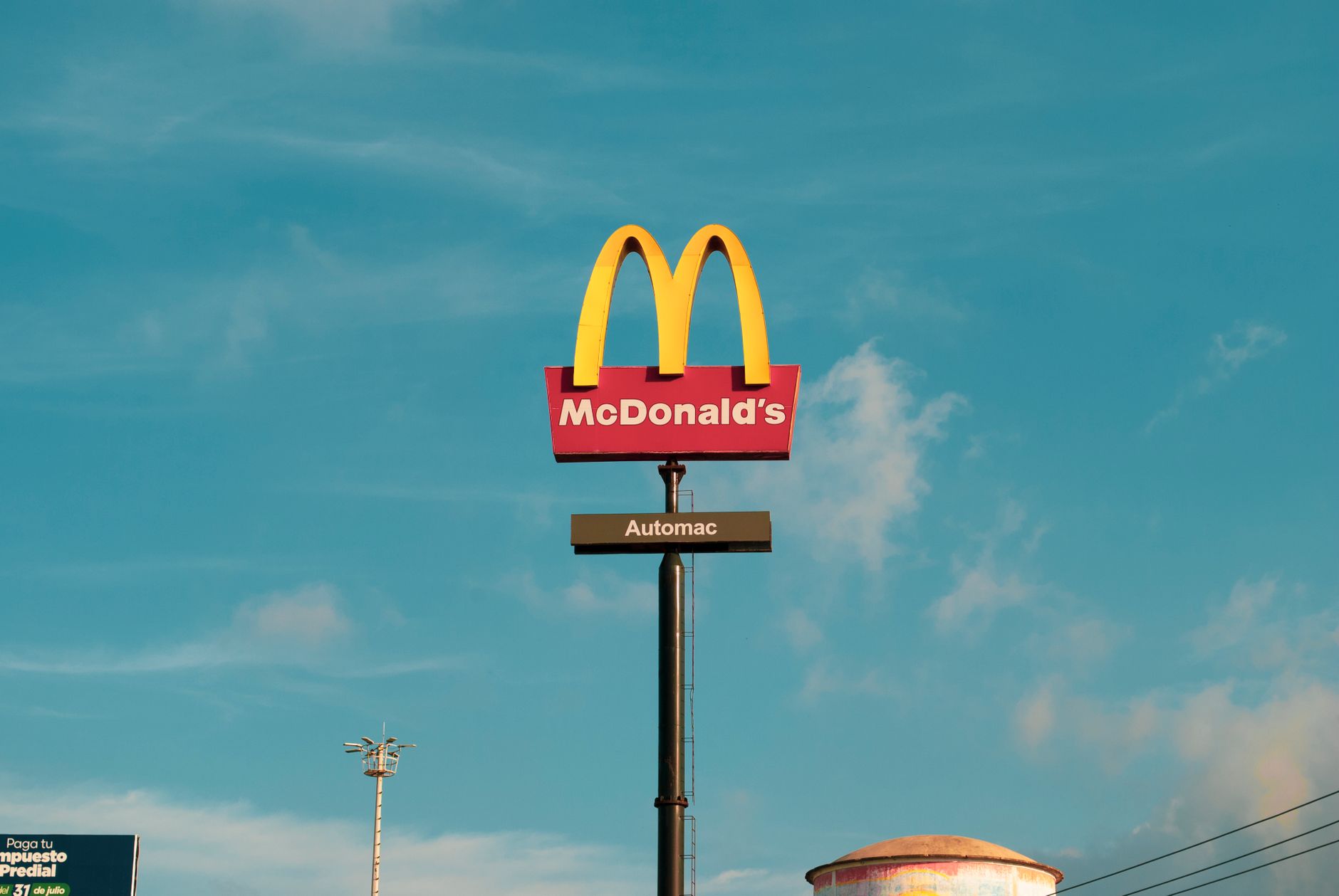 Mixue Moves Into Pubs: A New Chapter for Fast-Food Giants