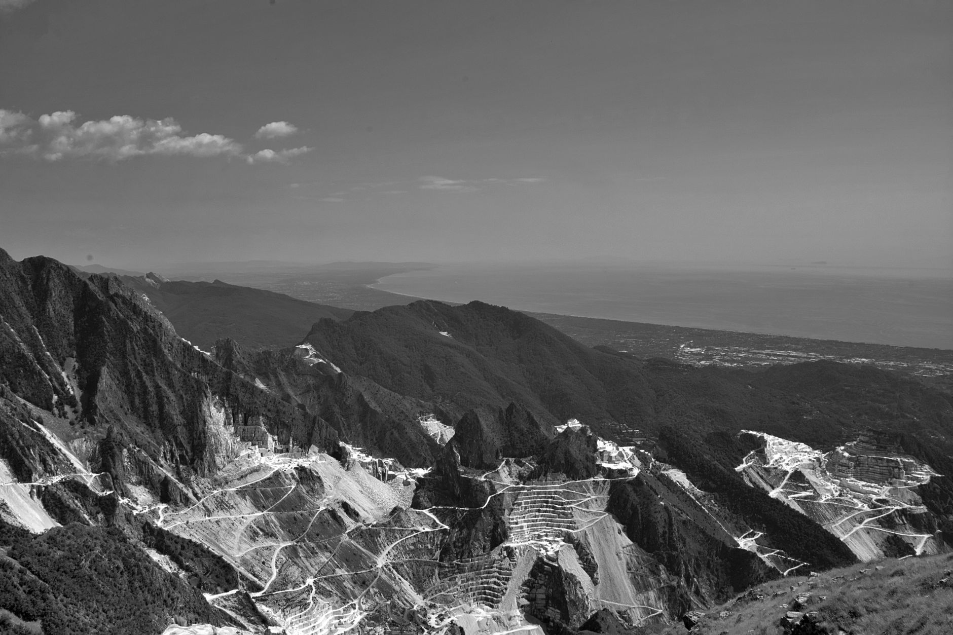 Italy's Crust Slowly Unzips, Transforming Geology