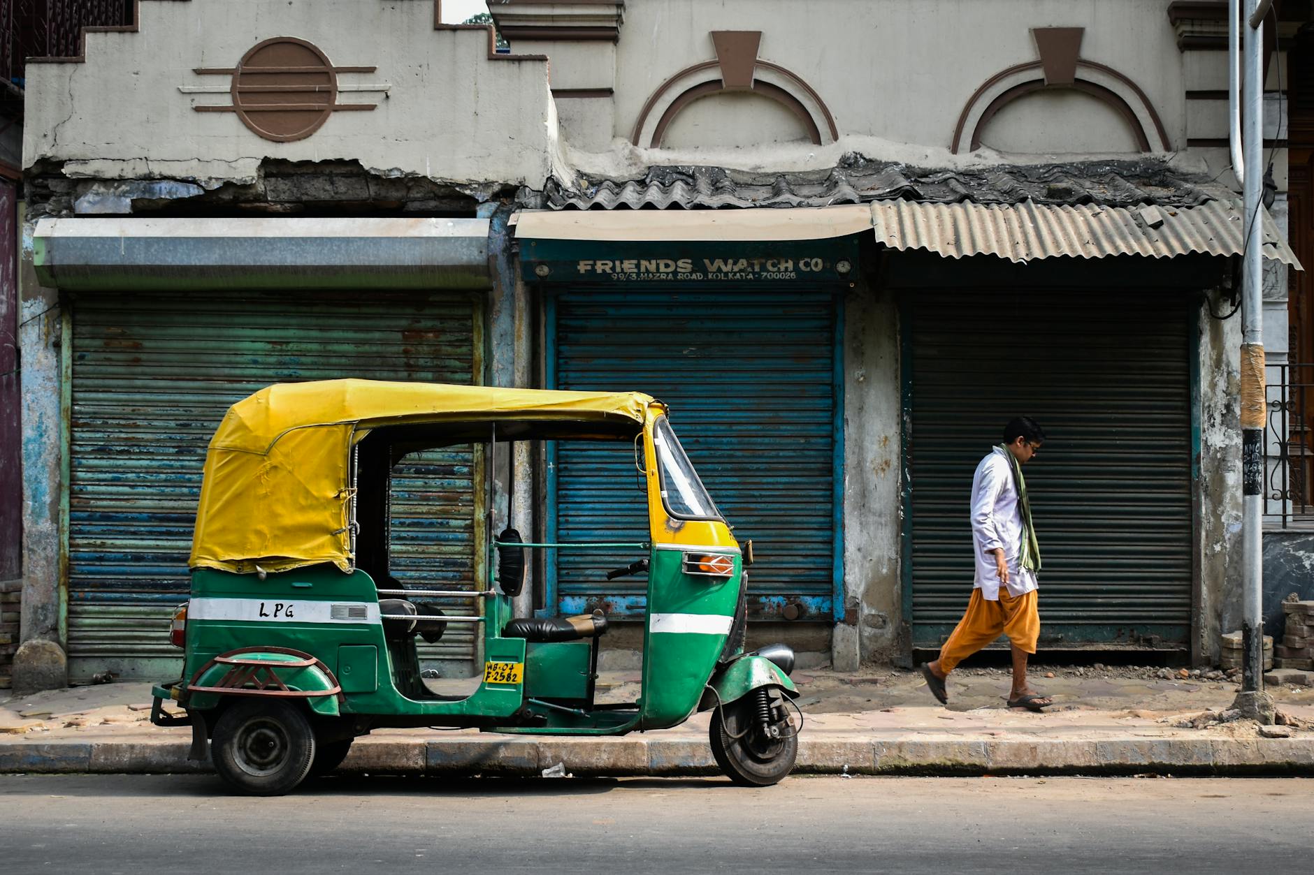 LPG Price Surge in Delhi and Kolkata Amidst Iran Conflict