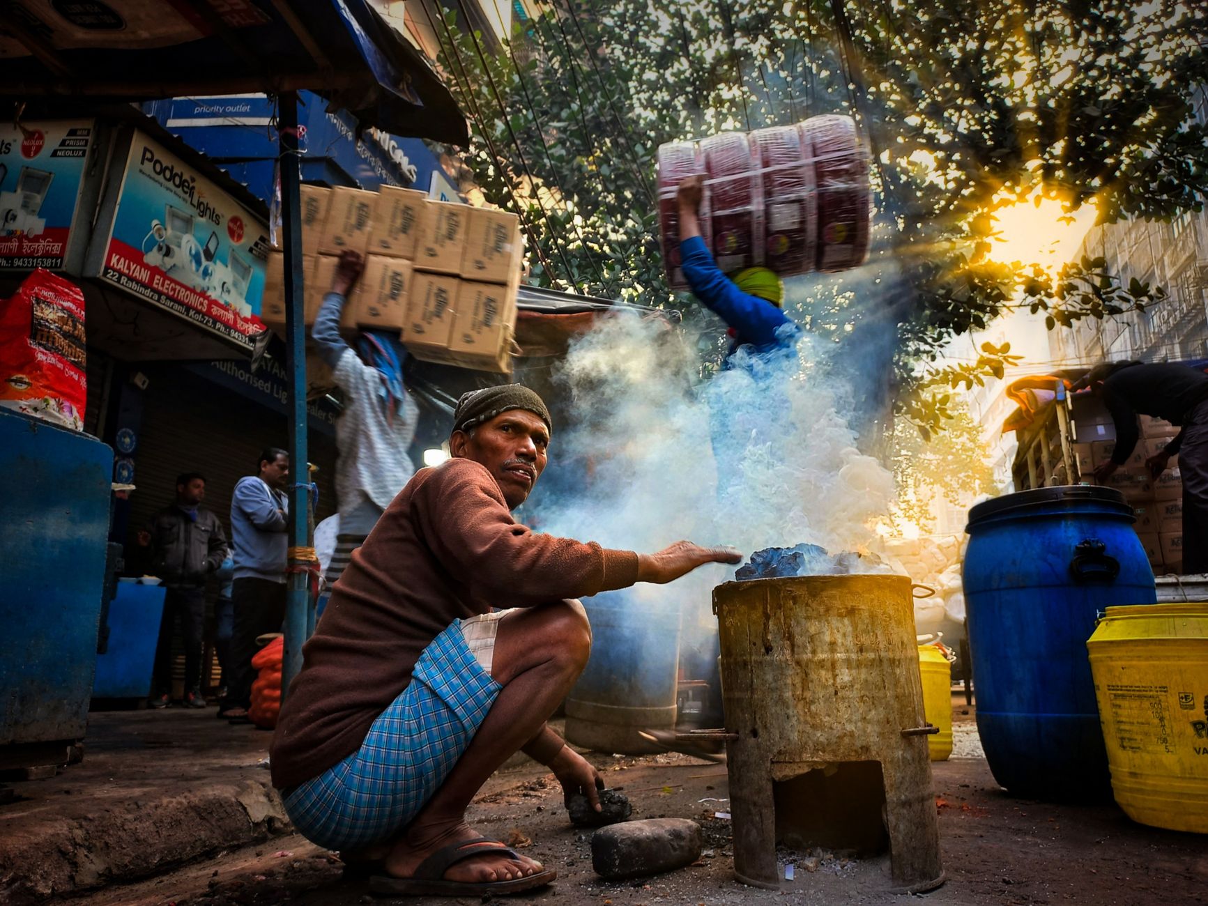 Scorching Heat Worsens Poverty for India's Labourers