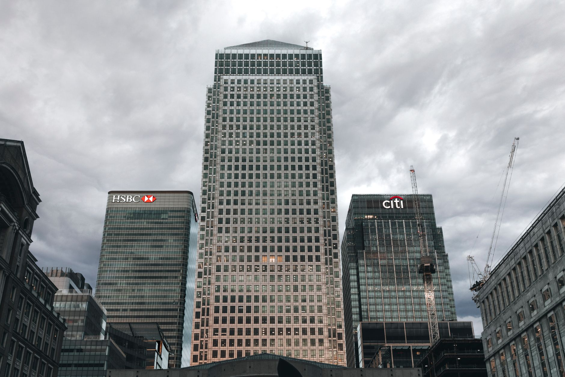 HSBC's AI Ambitions Lead to Major Job Cuts in UK Wealth Division