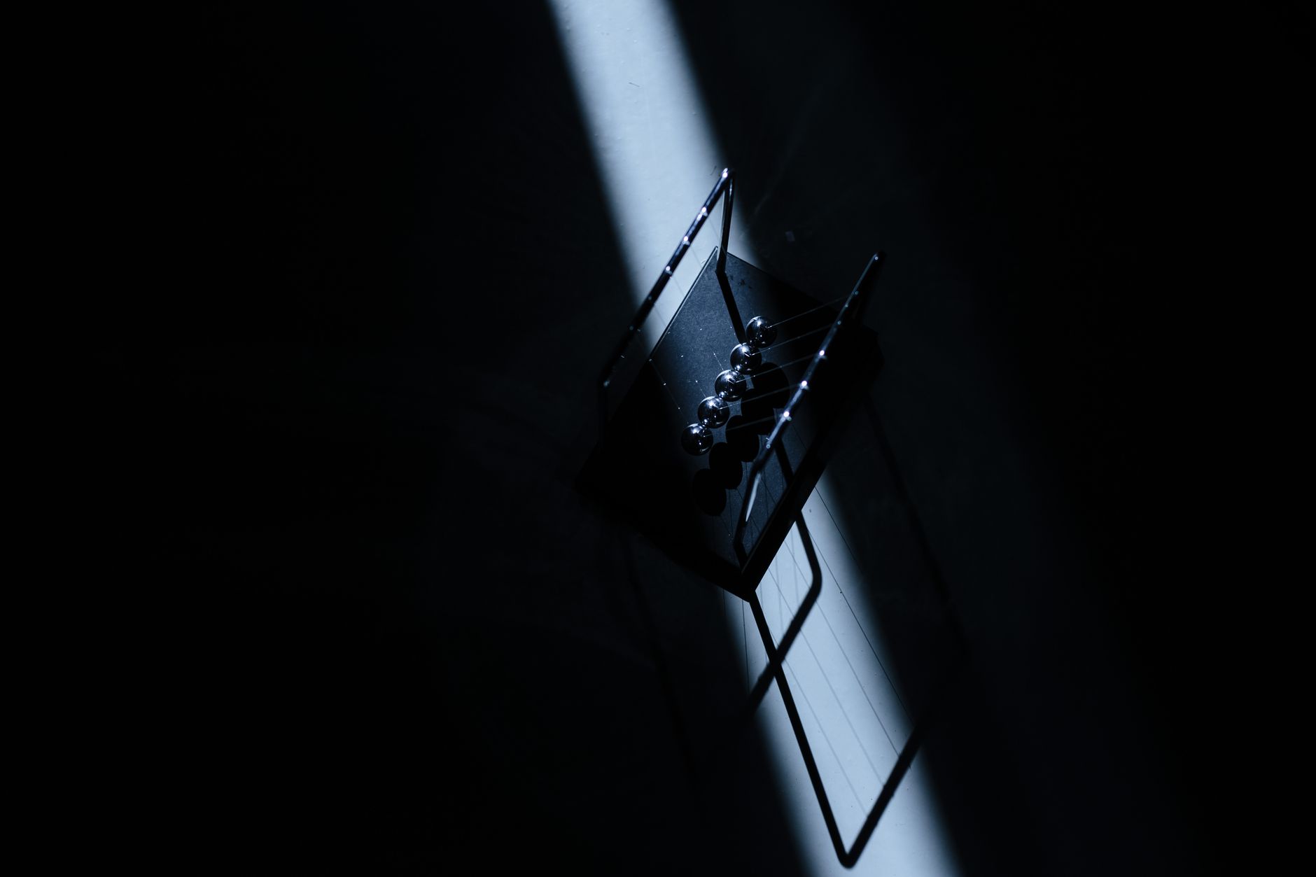 Scientists Bend Time: Quantum Experiment Turns Clock Backwards