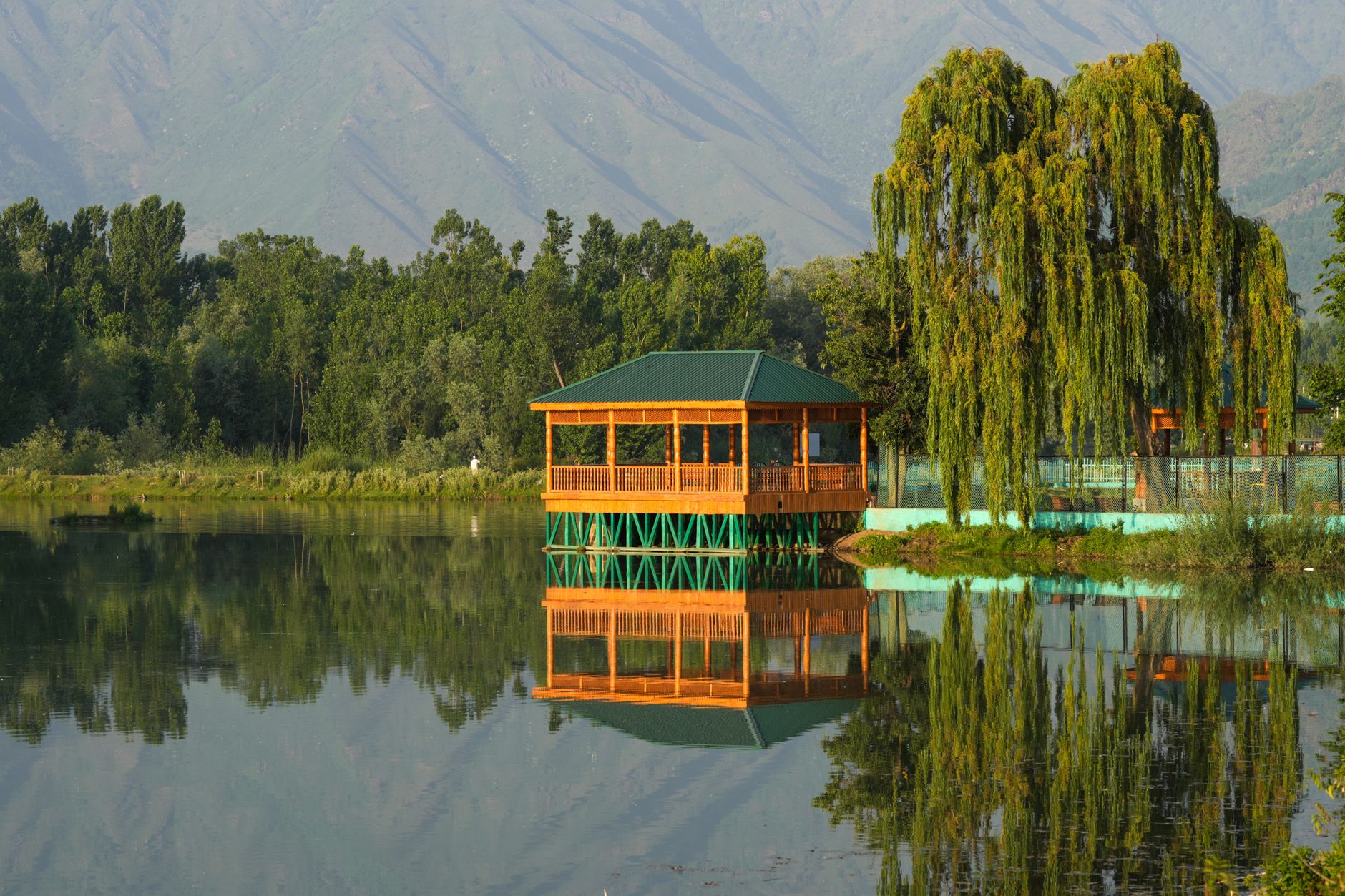 Eco-Friendly Tourism Crucial for Jammu and Kashmir's Future, Says Sinha