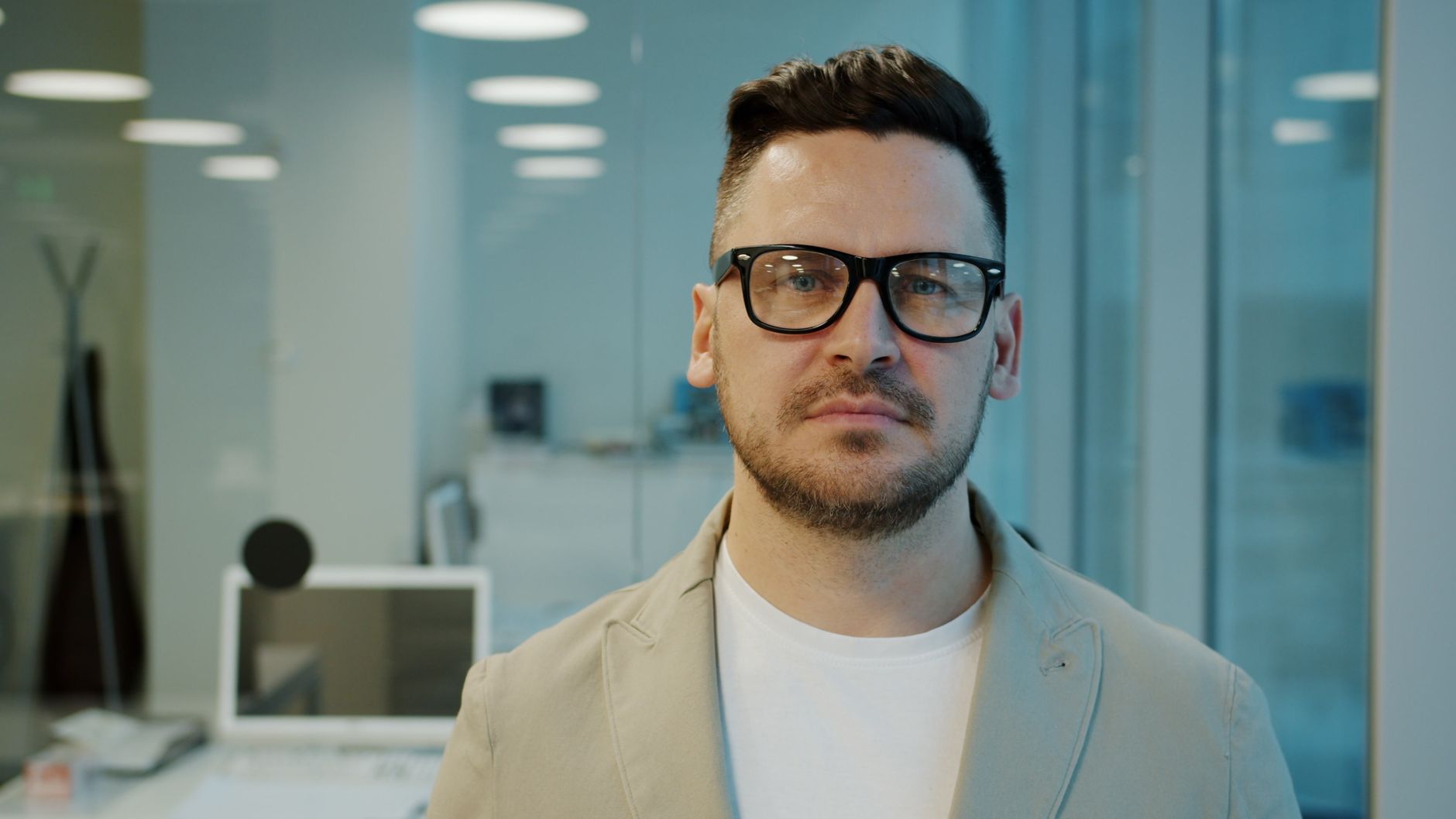 Australia Weighs Historic Ban on Smart Glasses in Government Buildings