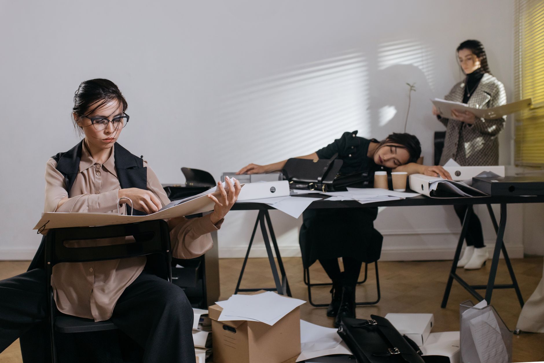 AI Promises Ease, Yet Tech Workers Face Gruelling Hours