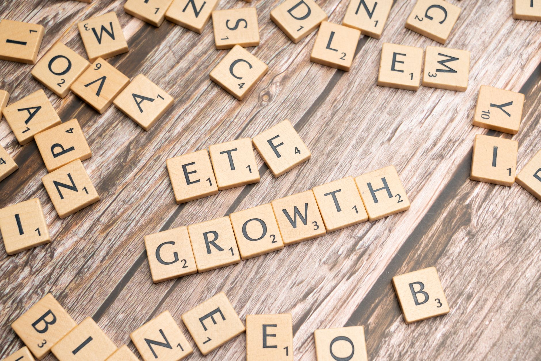 Mutual Fund Face-off: Zerodha and Groww Clash Over Investment Strategies