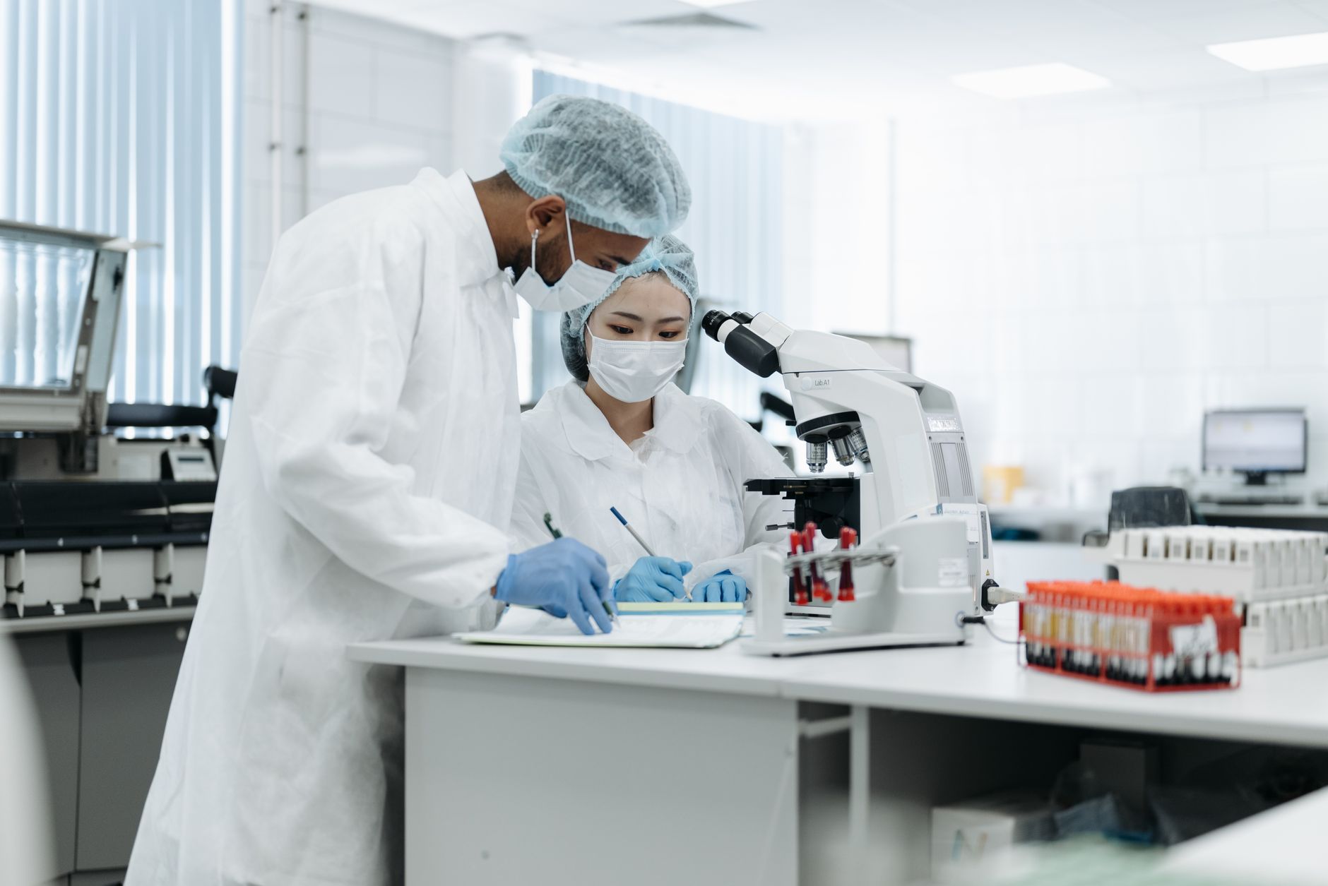 Exodus of Scientists: Why They're Choosing China Over the West in 2026