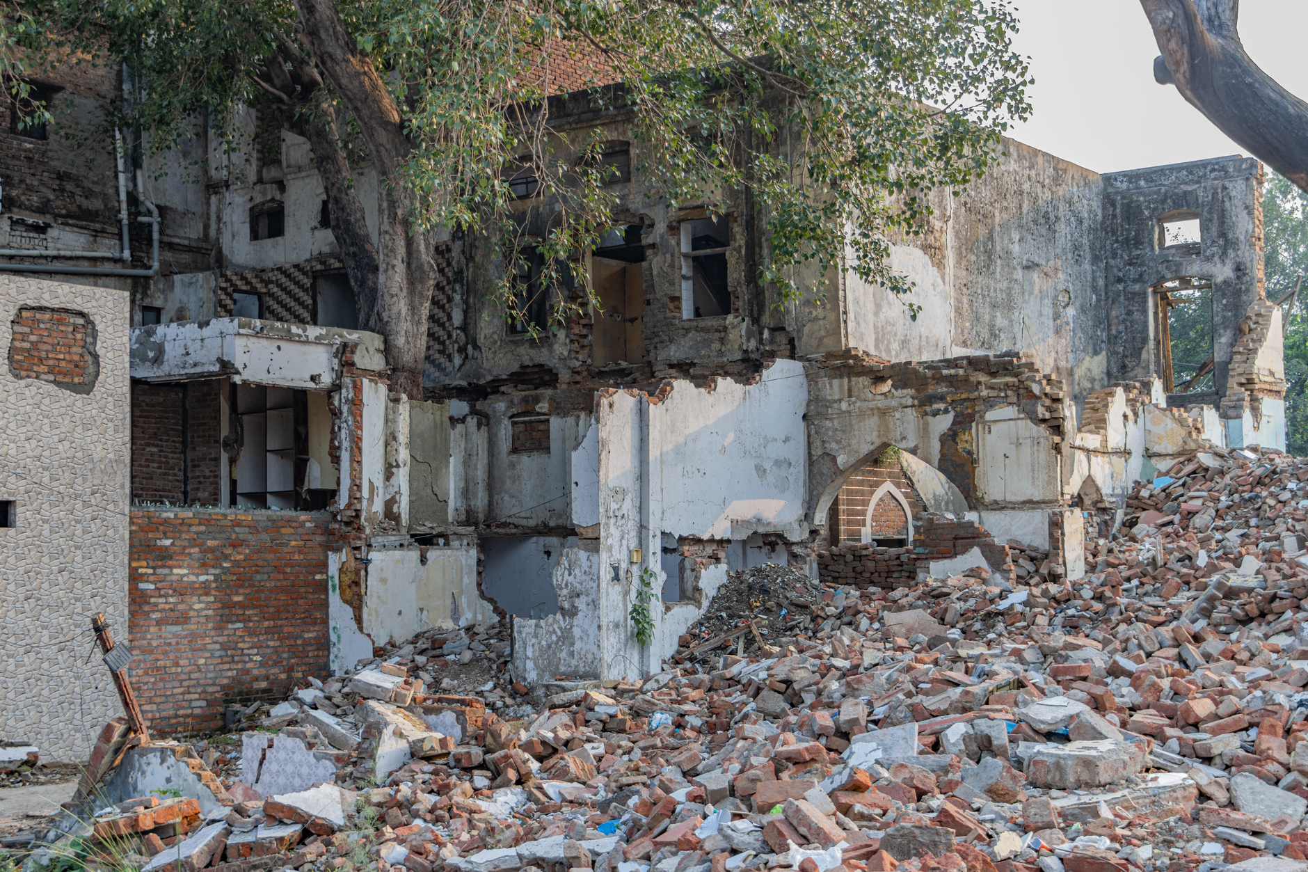 Gurugram's Illegal Guest Houses: A Crackdown Begins