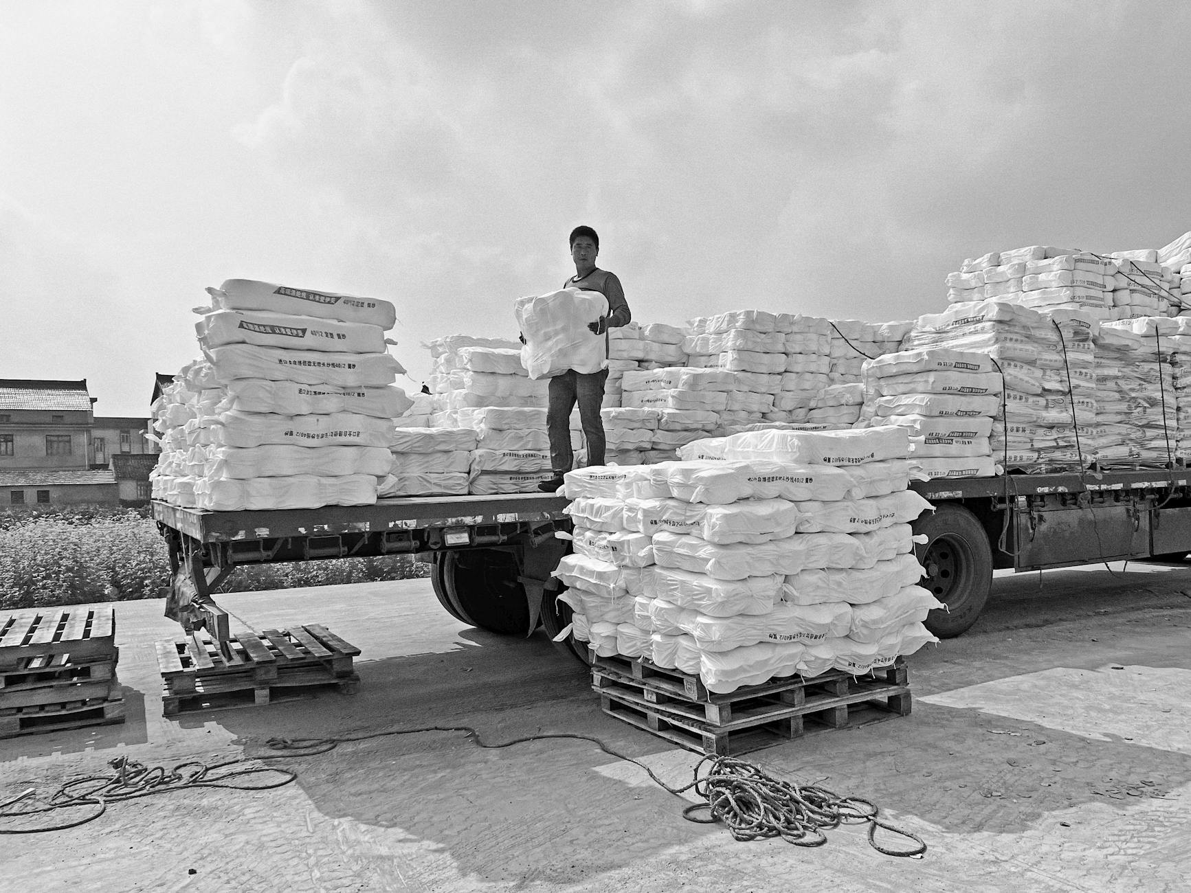 Ex-World Bank Chief Urges China to Release Food and Fertiliser Stocks