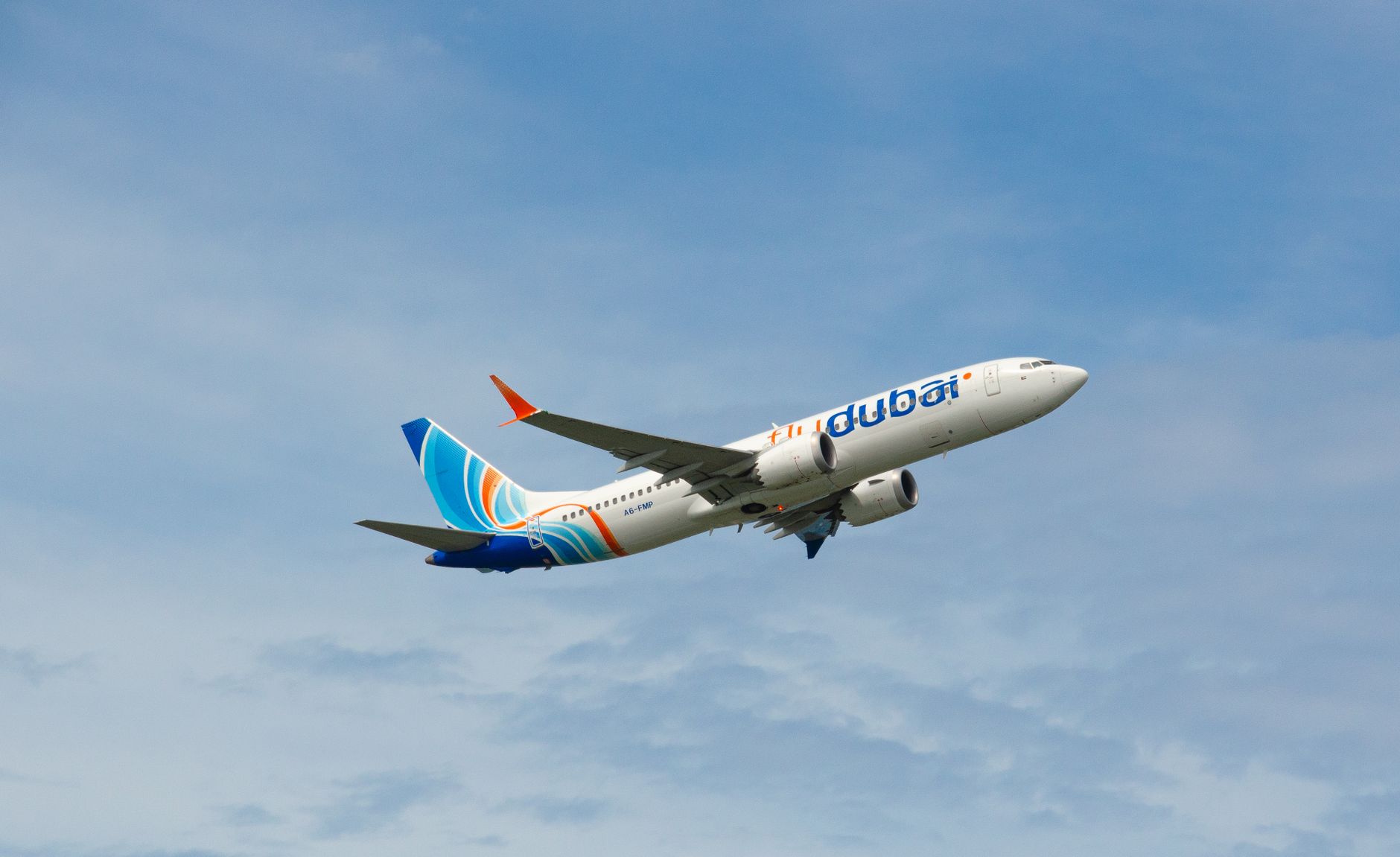 Passengers Thwart Plane Hijack: Co-pilot Stabs Pilot on Dubai-Tel Aviv Flight