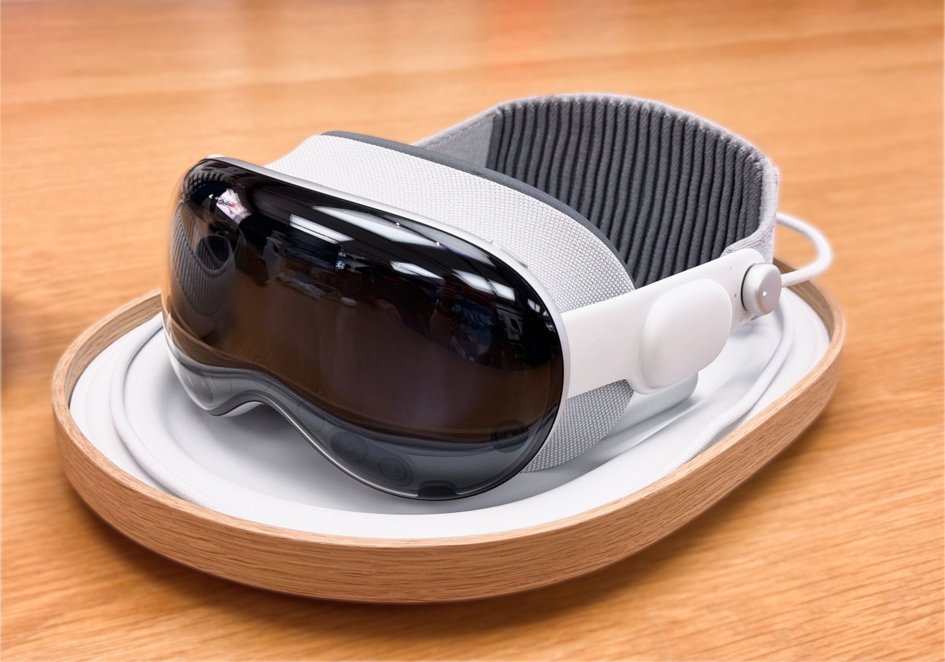 Apple Restructures Siri and Vision Pro Teams, Over 200 Jobs Trimmed