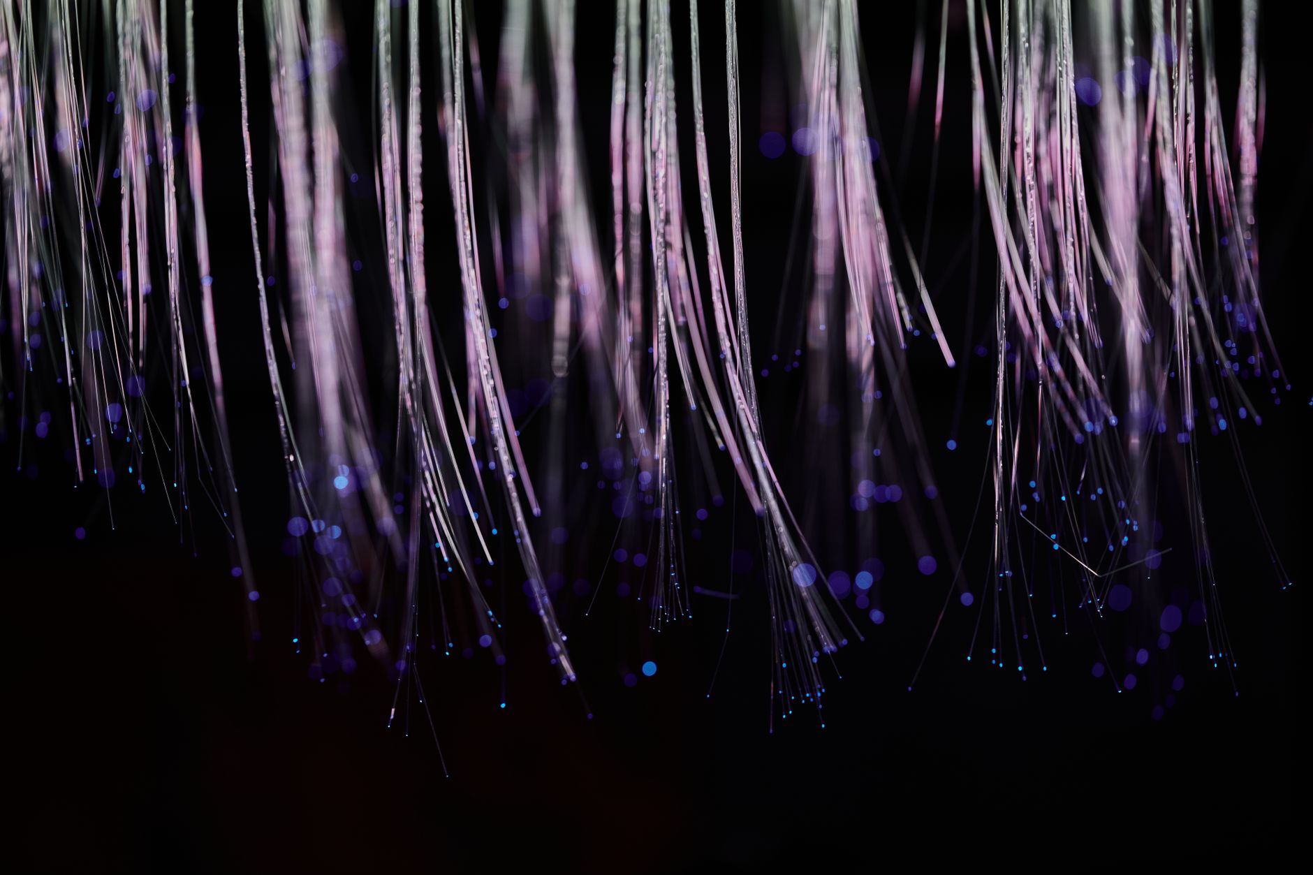 Scientists Uncover Light's Slowdown Secret in the Nanoworld