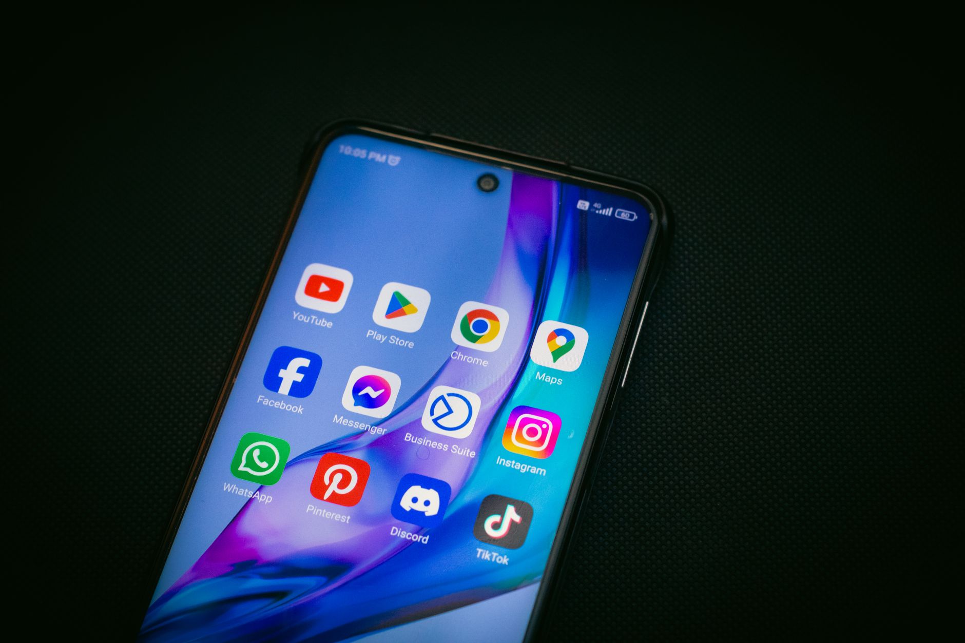Google's Unwanted Gift: WhatsApp Links Added to Business Profiles