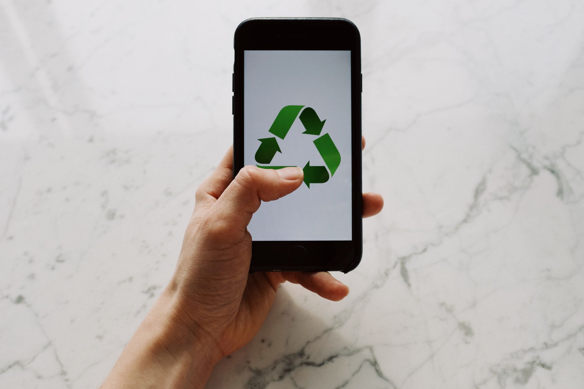 Scientists Repurpose PVC Waste into Engine Oils