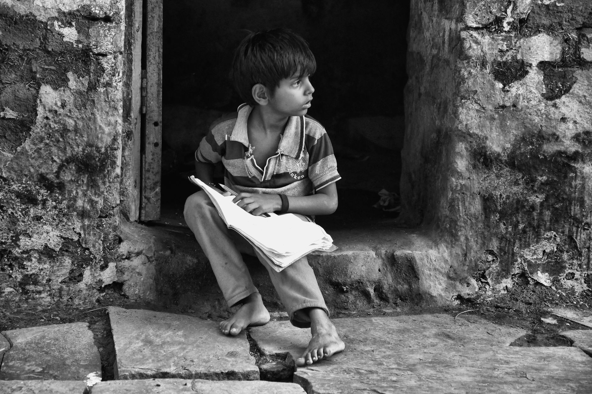 Barefoot Mum's Race Highlights India's Education Woes